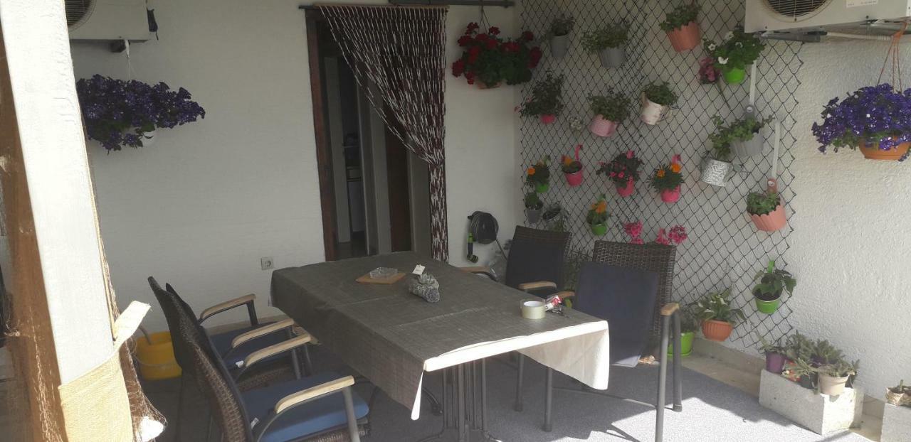 Apartment Leonarda Omis