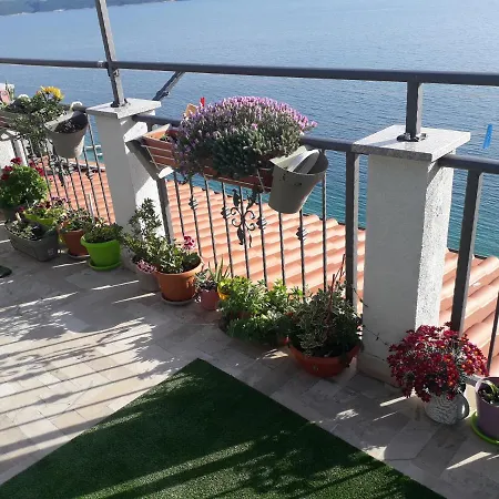 Leonarda Apartment Omis Exterior photo