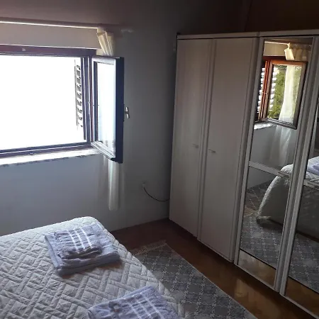 Leonarda Apartment Omis Exterior photo